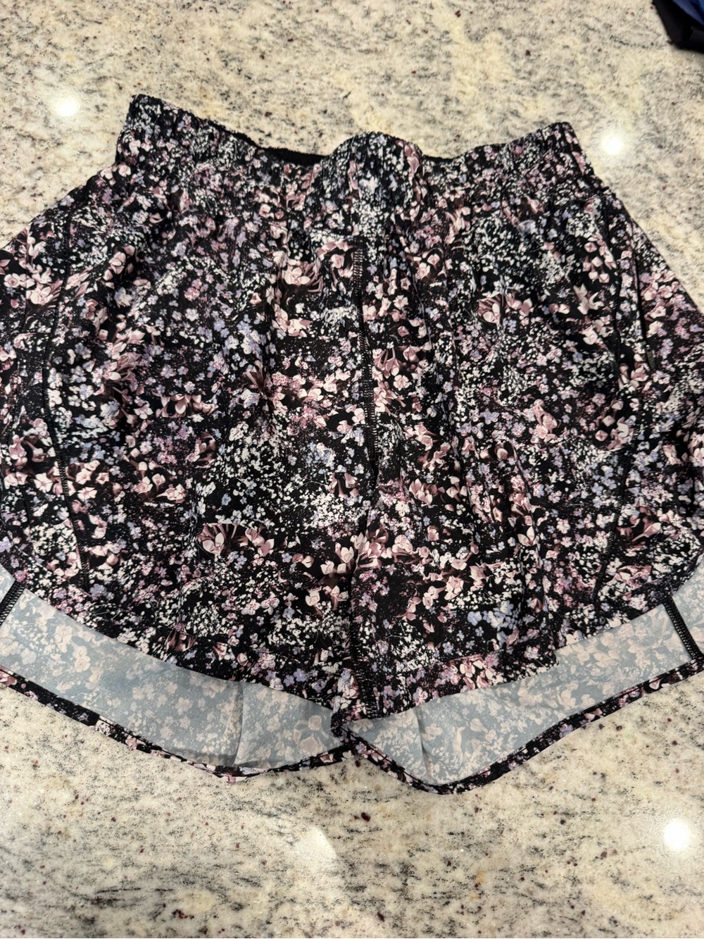 lululemon Women’s Size 8 Floral Shorts Black Pink